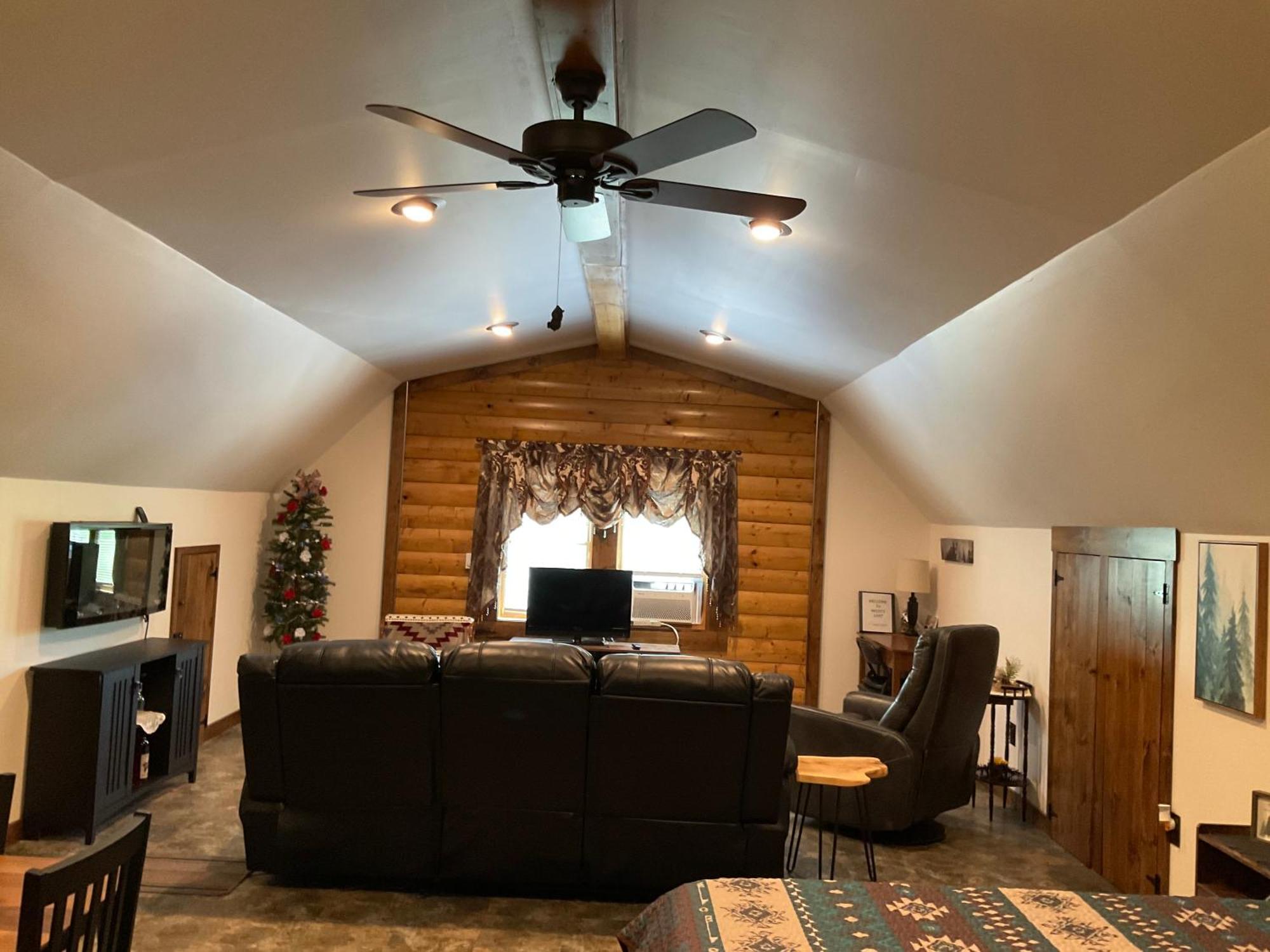 Mojo's Loft Apartment South Park Township